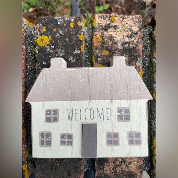 *Distressed Primitive “Welcome” House - Picture 11 of 11